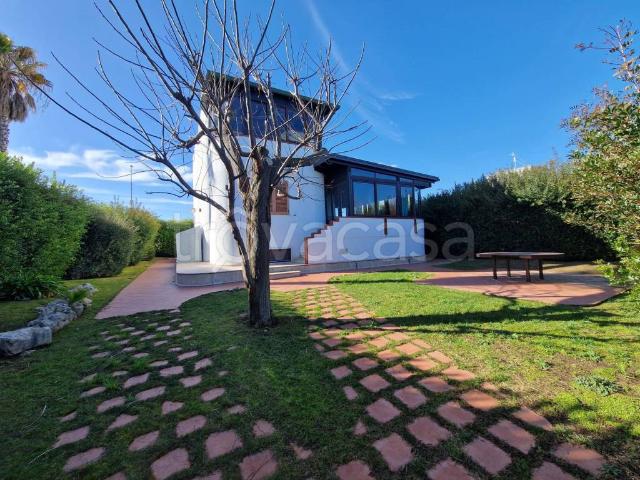 Villa in affitto a Trani strada Statale Adriatica, arredato, giardino privato, terrazzo TrovaCasa