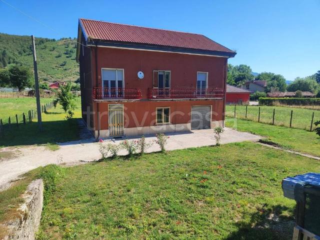 Villa in affitto a Volturara Irpina contrada Vallicella, arredato, giardino privato, box TrovaCasa