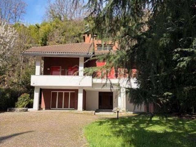 Villa in affitto a Varese via crispi, giardino privato, box, terrazzo TrovaCasa