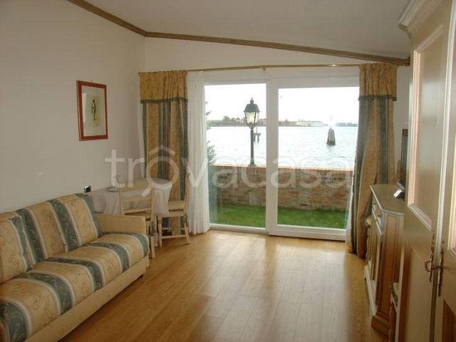 Villa in affitto a Venezia via Sandro Gallo, 8, arredato, giardino privato, panoramica TrovaCasa