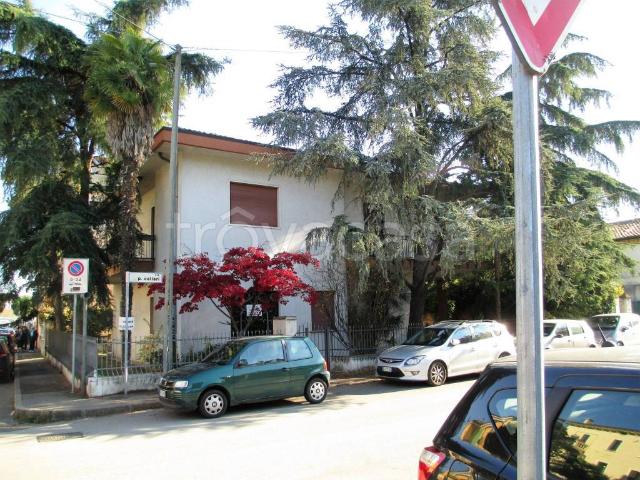 Villa in affitto a Verona via Paolo Caliari, arredato, giardino privato, posto auto TrovaCasa