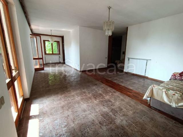 Villa in affitto a Ziano Piacentino via Creta, non arredato/vuoto, giardino privato, terrazzo TrovaCasa