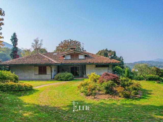 Villa in affitto ad Azzio via Luigi Cadorna, arredato, giardino privato, box TrovaCasa