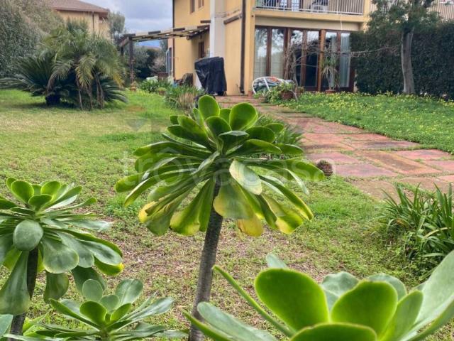 Villa in affitto ad Aci Sant'Antonio via Sacerdote Michele Messina, 10, giardino privato, terrazzo, parzialmente arredato TrovaCasa