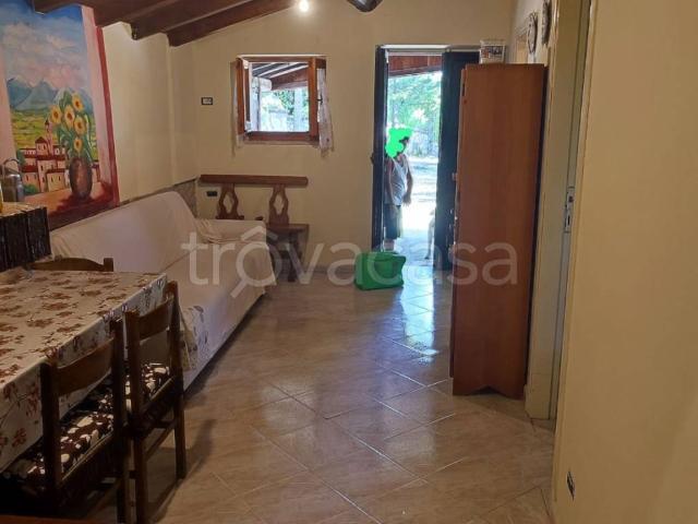 Villa in affitto ad Alvito sr666, arredato, giardino privato, caminetto TrovaCasa