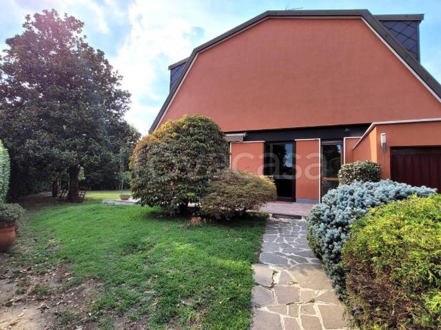 Villa in affitto ad Arese via Monte Resegone, 14, giardino privato, box, terrazzo TrovaCasa