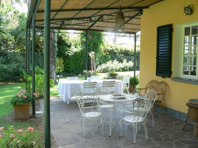 Galleria Fotografica Servizi Richiedi informazioni su questo immobile Descrizione Villa in affitto annuale