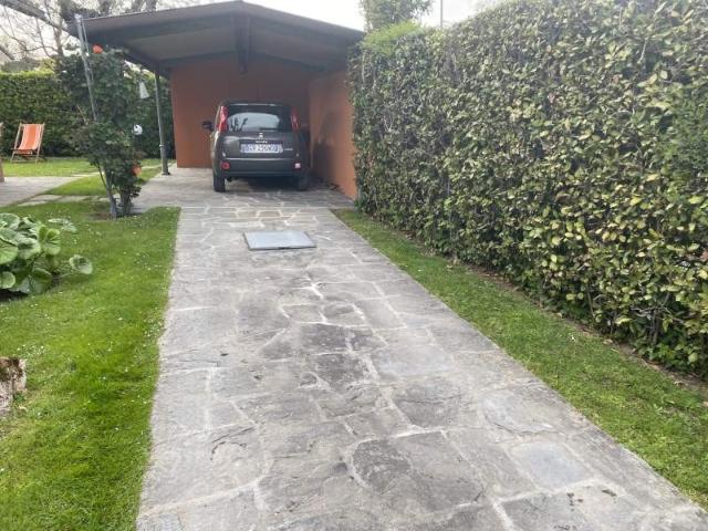 Villa in affitto Galleria Fotografica Descrizione Servizi Richiedi informazioni su questo immobile