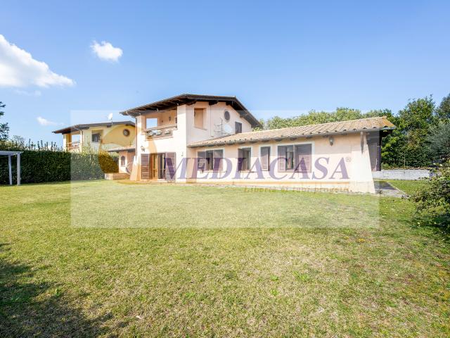 Villa in affitto in Via Cassia, 2381