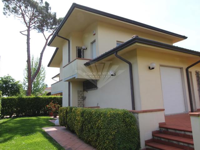 Villa in Affitto Pietrasanta Marina Di Pietrasanta