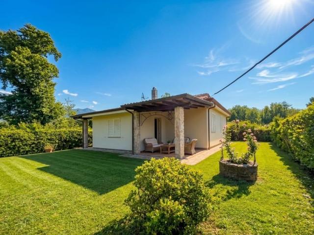 Villa in affitto Ronchi, Massa