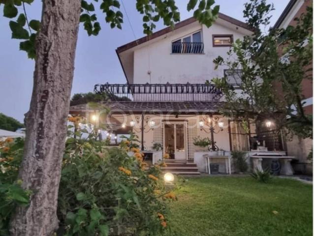 Villa in in affitto da privato a Terracina via Badino, 5, giardino, box, terrazzo TrovaCasa