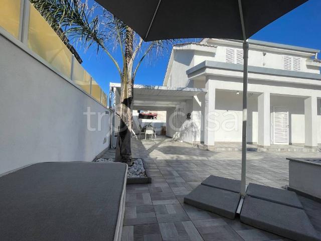 Villa in in affitto da privato a Castel Volturno viale Michelangelo Buonarroti, da privato, veranda, doppi servizi TrovaCasa