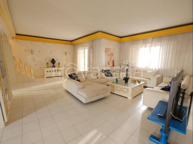 Villa in in affitto da privato a Fiumicino via Fertilia, arredato, giardino, terrazzo TrovaCasa