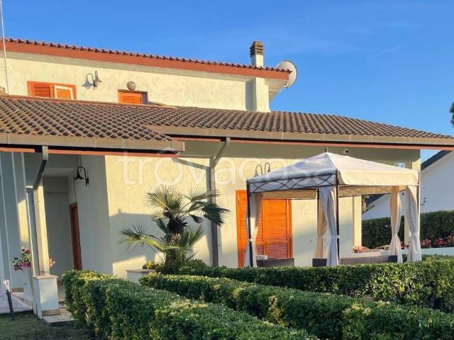 Villa in in affitto da privato a Fiumicino via Loano, giardino, posto auto, da privato TrovaCasa