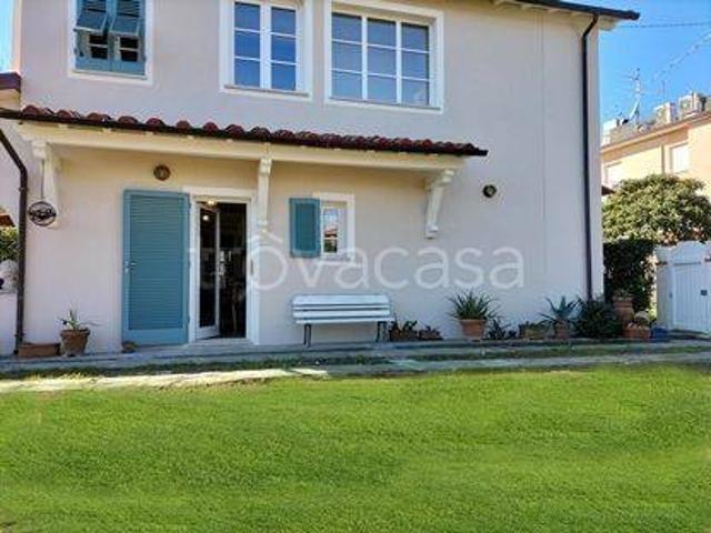 Villa in in affitto da privato a Forte dei Marmi via Versilia, giardino privato, da privato, centrale TrovaCasa