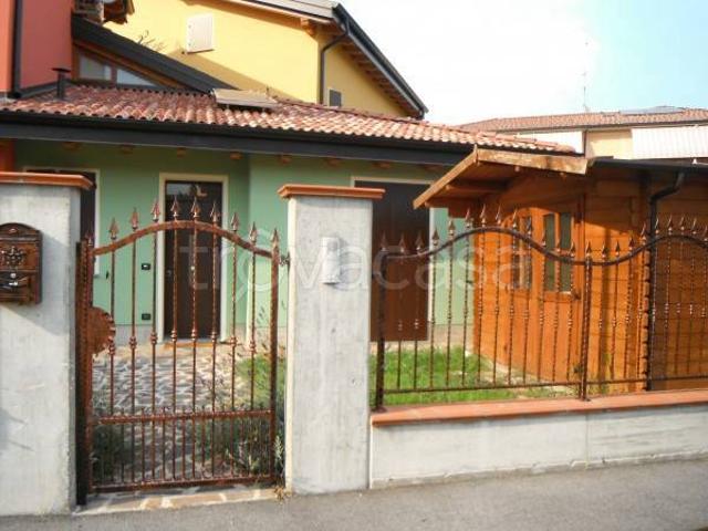 Villa in in affitto da privato a Guastalla via Pier Vittorio Tondelli, da privato, cucina abitabile, cabina armadio TrovaCasa