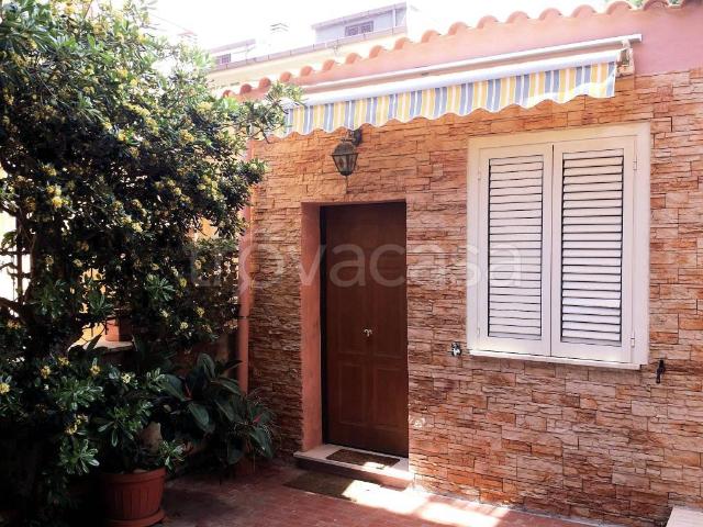Villa in in affitto da privato a Ladispoli via Lavinio, 10, giardino, posto auto, terrazzo TrovaCasa