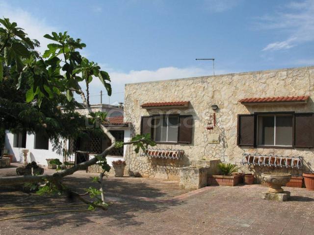 Villa in in affitto da privato a Martina Franca strada Casette del Vento Zona H, 33, box, da privato, caminetto TrovaCasa