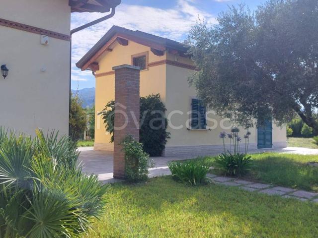 Villa in in affitto da privato a Massa via Lodolina, 7, arredato, giardino, posto auto TrovaCasa