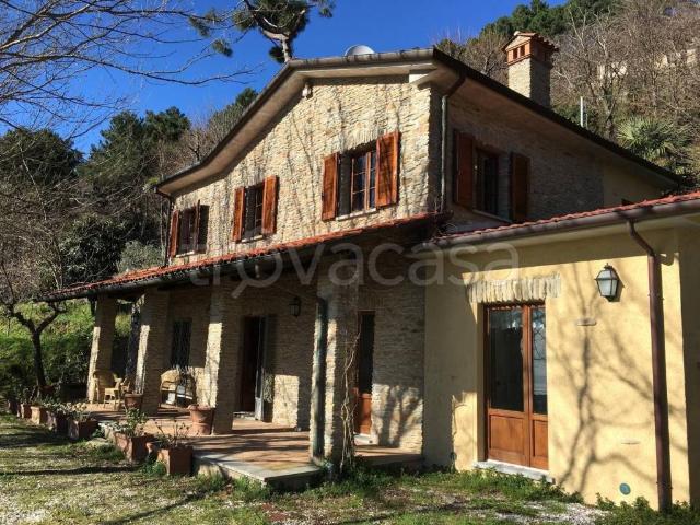 Villa in in affitto da privato a Pietrasanta via Lavacchino, 20, giardino privato, da privato, caminetto TrovaCasa