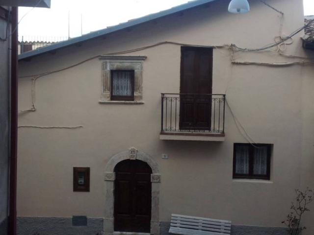 Villa in in affitto da privato a Prata d'Ansidonia via Madonna in Gloria, da privato, caminetto, centrale TrovaCasa