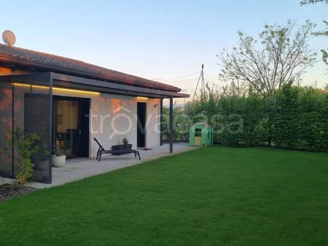 Villa in in affitto da privato a Reggio nell'Emilia via Giuliano Pajetta, 14, giardino privato, box, da privato TrovaCasa