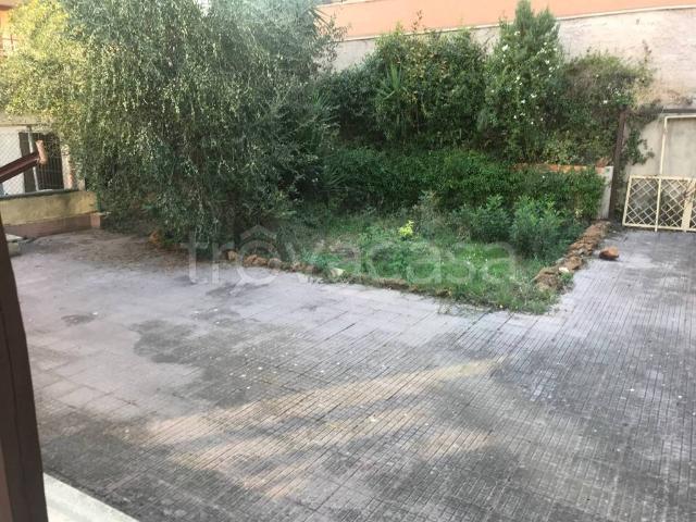 Villa in in affitto da privato a Roma via Luigi Carrer, 28, arredato, giardino, posto auto TrovaCasa