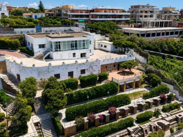 Villa in Lungomare Enea