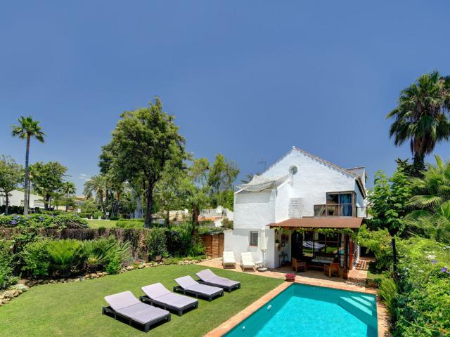 Villa in Nueva Andalucía, Costa del Sol