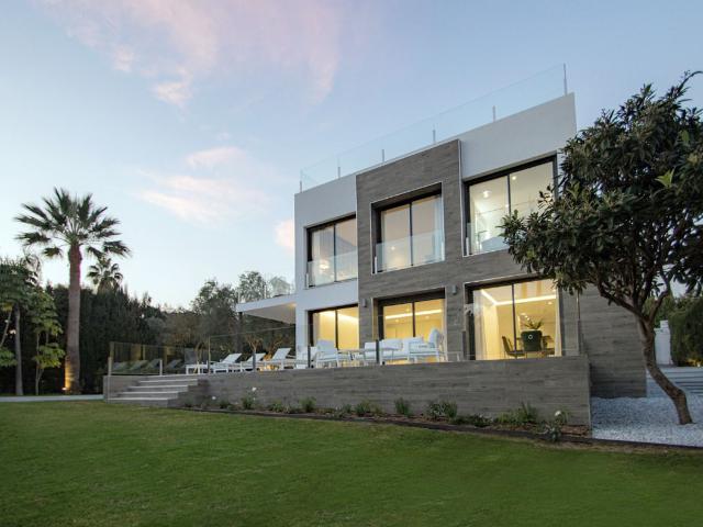 Villa in Nueva Andalucía, Costa del Sol