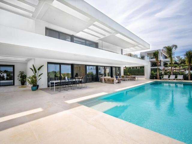 Villa in Nueva Andalucía, Costa del Sol
