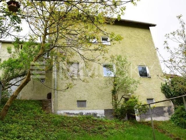 Villa in romantischer Lage renovierungsbedürftig