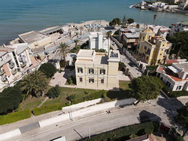 Villa in Stile Liberty Elegante a 50m dal Mare a Trani 600m² Trani
