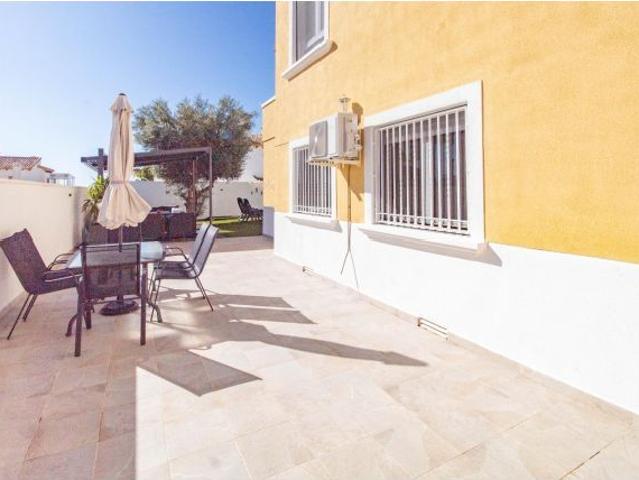 Villa indepediente con piscina privada
