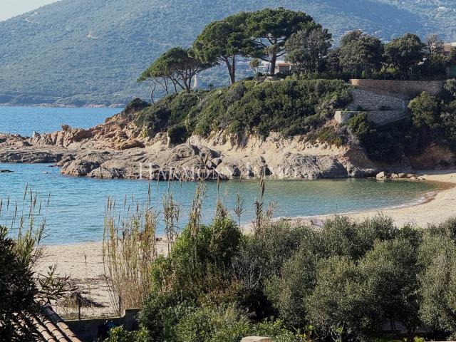 Villa indépendante avec une jolie vue mer proche de la plage. 80m² Sagone