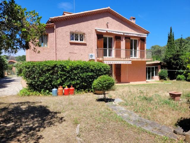 VILLA INDEPENDANTE PROCHE BRUSC