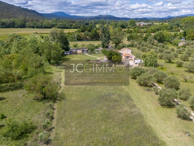 Villa indépendante T4 + 7 001m2 de terrain + dépendance + annexes