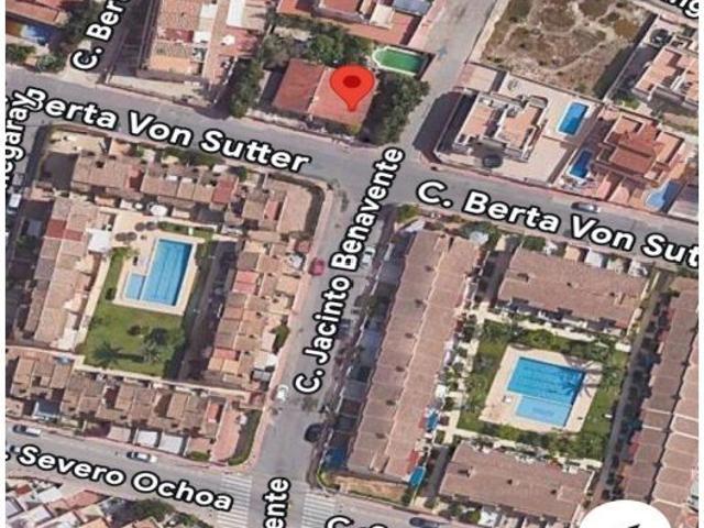 Villa Independiente con gran parcela a tan solo 200 m del Mar en Los Frutales!