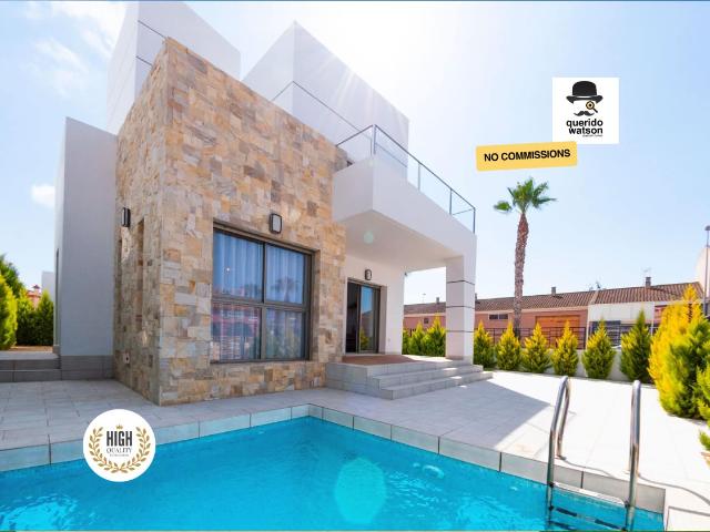 Villa independiente con Piscina a estrenar. 125m² Los Alcázares
