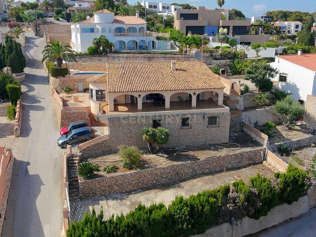 Villa independiente con piscina, vistas al mar y al Peñón de Ifach a un paso de la playa – Calpe