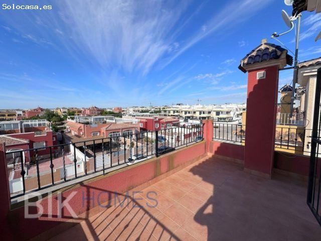 Villa independiente con solárium y vistas abiertas en Los Montesinos
