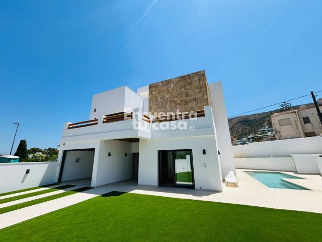 Villa independiente de obra nueva en El Albir con piscina privada, garaje y solárium con vistas al mar