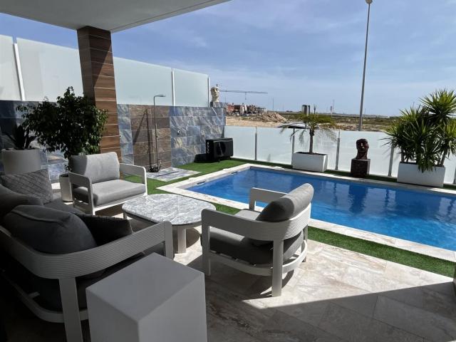 Villa independiente de lujo en Vistabella Golf Resort con vi. 212m² Urbanizacion entre naranjos