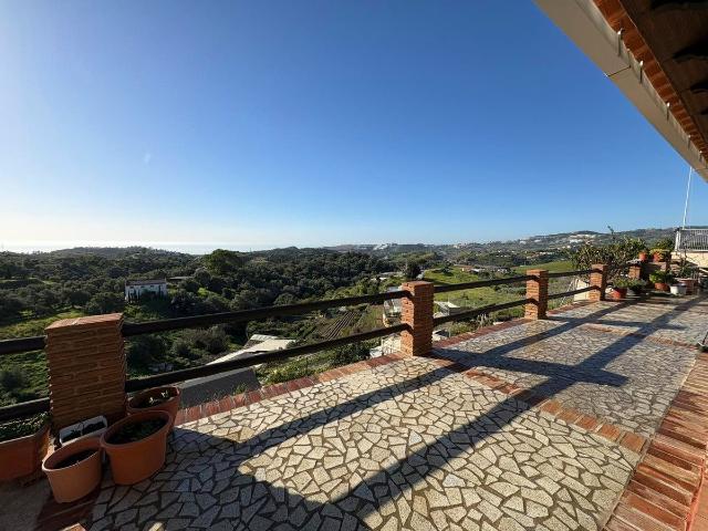Villa Independiente de 3 Dormitorios con Piscina Privada y V. 236m² La Cala de Mijas