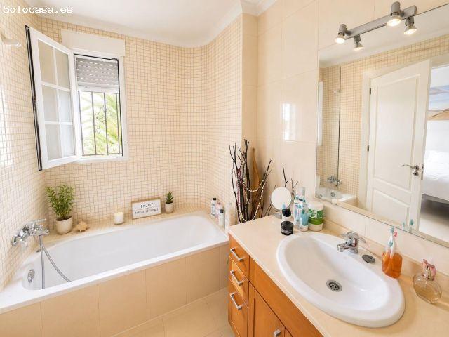 Villa independiente de 4 dormitorios en El Oasis, San Fulgencio