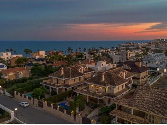 VILLA INDEPENDIENTE DE 6 DORMITORIOS Y 6 BAÑOS EN LA VELETA TORREVIEJA CON VISTAS AL MAR ?✨