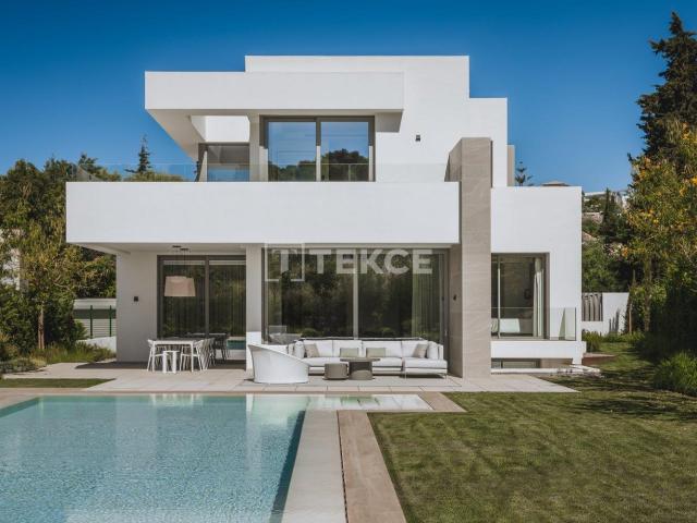 Villa Independiente El Paraíso Estepona Málaga 626m² Estepona