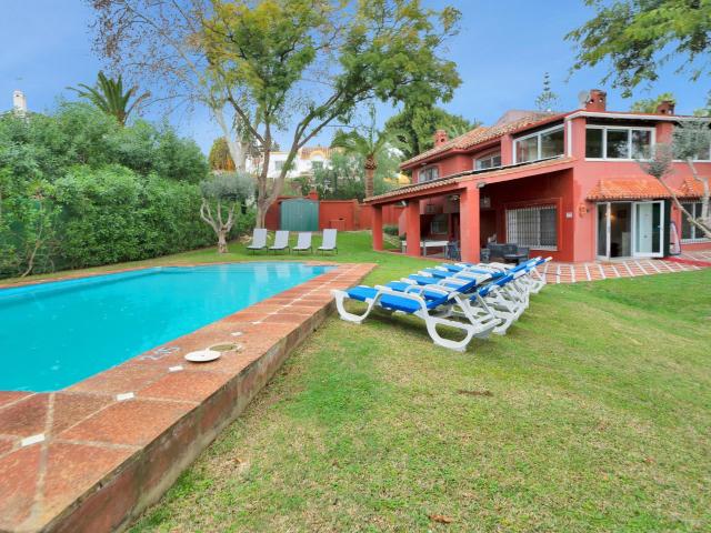 Villa Independiente en Elviria