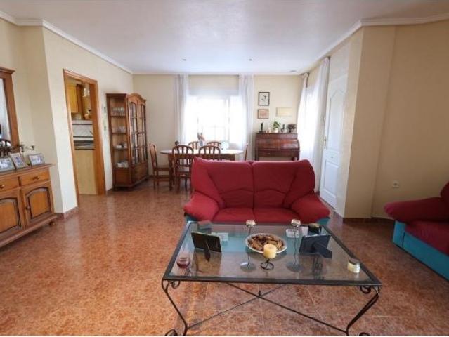 VILLA INDEPENDIENTE EN ESQUINA CON PISCINA PRIVADA | Los Balcones – Los Altos, Torrevieja